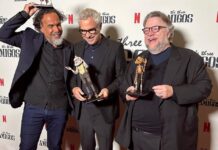 Guillermo Del Toro y su equipo estuvieron entre los latinos que representaron en los Globos de Oro este año.
