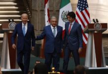 López Obrador pide a Biden insistir en la reforma migratoria para mexicanos López Obrador, con Biden