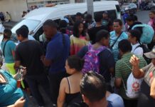 Migrantes denuncian engaños de autoridades migratorias en el sur de México Migrantes