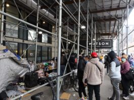 Ciudad de Nueva York reduce a 60.000 la población de inmigrantes en los albergues desalojo de inmigrantes en Nueva York (10)