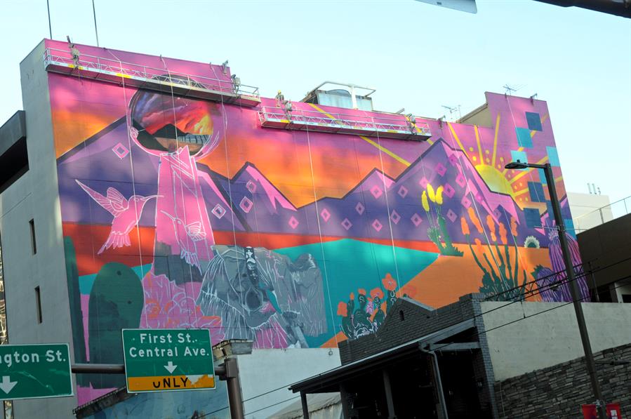 mural del SuperBowl, pintado por la artista Lucinda Hinojos La Morena