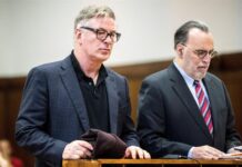Un tribunal del condado de Santa Fe (Nuevo México, EE.UU.) aceptó este jueves que la armera del filme "Rust", Hannah Gutierrez-Reed, posea una pistola en su domicilio para garantizar su propia defensa ante acosadores.