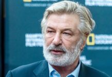 La fiscalía estadounidense ha rebajado los cargos presentados contra el actor Alec Baldwin por homicidio involuntario después de que este presentara un recurso al considerar que había habido un "error legal básico", indicó este lunes el diario The New York Times.