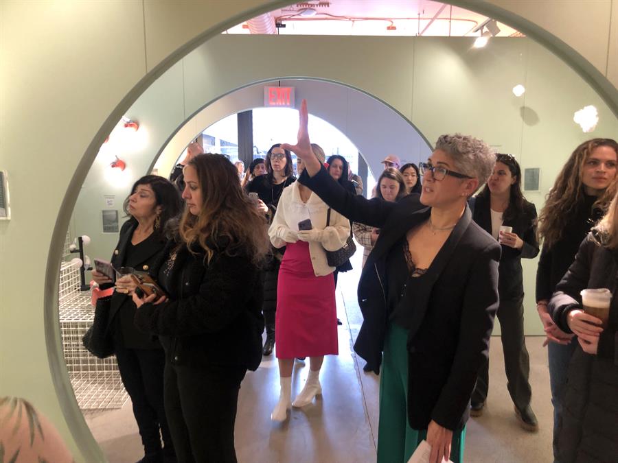 Ana Rodr&iacute;guez, directora ejecutiva de la compa&ntilde;&iacute;a de porcelanas Lladr&oacute;
