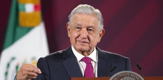 El presidente de México, Andrés Manuel López Obrador, y el magnate estadounidense Elon Musk hablarán por teléfono para abordar la llegada de la empresa de automóviles eléctricos Tesla al país, donde se pretende instalar una planta industrial.