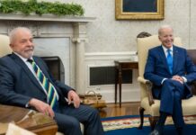 El presidente de Estados Unidos, Joe Biden, se comprometió este viernes a tratar de que el Congreso de su país apruebe el uso de fondos para ayudar a conservar los bosques del Amazonas en Brasil, incluido el apoyo al Fondo Amazonía, tras su reunión con el presidente brasileño, Luiz Inácio Lula da Silva.