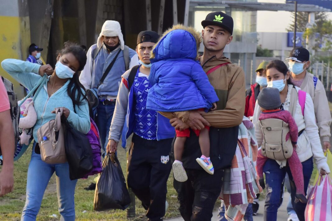 Caravana Hondureños y Nicaraguenses La Organización Internacional para las Migraciones (OIM), que detectó un aumento de un 8 % de la migración en México, presentó este martes la Estrategia Nacional 2023-2025 para trabajar de manera conjunta con el Gobierno mexicano y organizaciones civiles para abordar retos y riesgos.