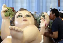 Niño Jesús gigante asombra y llama a la fe en estado mexicano de Tlaxcala Cientos de fieles visitan hoy al “Niño de la Paz y el Bien” (1)