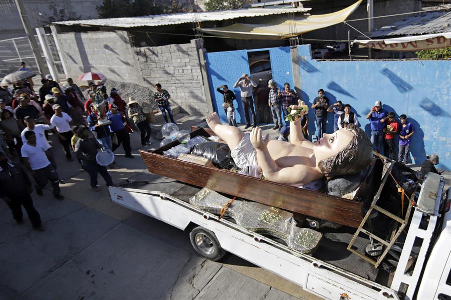 Cientos de fieles visitan hoy al &ldquo;Ni&ntilde;o de la Paz y el Bien&rdquo; (1)