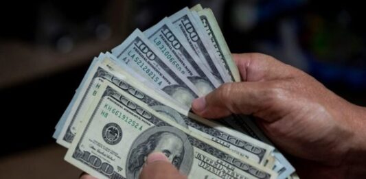 La deuda pública de Estados Unidos se elevará hasta el 118 % del Producto Interior Bruto (PIB) en 2033, su mayor nivel registrado, y seguirá al alza si no hay cambios legislativos, apuntó este miércoles la Oficina Presupuestaria del Congreso (CBO, en inglés).