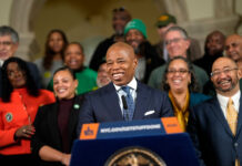 El alcalde de Nueva York, Eric Adams, anunció este viernes que la ciudad llegó a un acuerdo de más de 5 años con el Consejo del Distrito 37 (DC 37), el mayor sindicato de la Gran Manzana y compuesto por empleados del sector público.