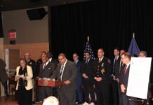 El martes 7 de febrero en el Bernie Wohl Center del Upper West Side, el Fiscal del Distrito de Manhattan, Alvin L. Bragg Jr., conjuntamente con el alcalde Eric Adams y autoridades del condado, anunciaron una nueva medida en la lucha contra los negocios ilegales de marihuana. 