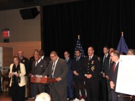 Anuncian nueva medida contra negocios ilegales de marihuana en Nueva York El martes 7 de febrero en el Bernie Wohl Center del Upper West Side, el Fiscal del Distrito de Manhattan, Alvin L. Bragg Jr., conjuntamente con el alcalde Eric Adams y autoridades del condado, anunciaron una nueva medida en la lucha contra los negocios ilegales de marihuana.