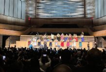 Mon Laferte y la orquesta Mujeres del Viento Florido emocionan a Nueva York La cantante chilena Mon Laferte y la orquesta femenina mexicana Mujeres del Viento Florido
