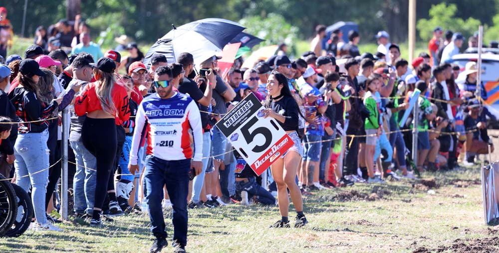 Los fanáticos y fiebrus llenaron las facilidades y completaron las gradas los fans dominicanos, que se dieron cita para apoyar a su estelar y campeón Latinoamericano Franklyn Noguera Jr