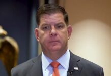 El presidente de Estados Unidos, Joe Biden, confirmó este viernes la salida de su Gobierno del secretario de Trabajo, Marty Walsh, a quien agradeció su labor en favor de las organizaciones sindicales y de la mejora de las condiciones laborales de los trabajadores del país.