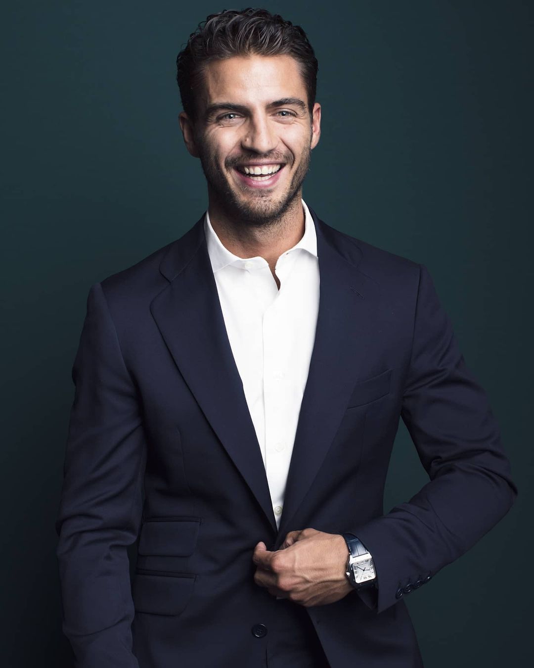 Maxi Iglesias es reconocido por su trabajo en proyectos como &ldquo;Due&ntilde;os del Para&iacute;so&rdquo; y &ldquo;F&iacute;sica o Qu&iacute;mica&rdquo;.
