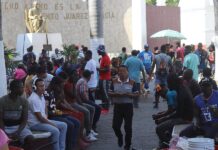 Empresarios piden a Gobierno plan de ingreso de migrantes en sur de México Migrantes permanecen hoy, en la ciudad de Tapachula, (2)