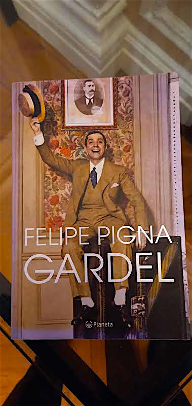 Portada de la obra escrita por Felipe Pigna, investigador argentino y asiduo promotor de la historia de su patria natal.