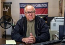 Veteranos deportados mantienen la batalla para volver a EE.UU. desde México Más de 40 veteranos del Ejército estadounidense que fueron deportados aún mantienen la esperanza en Tijuana, frontera de México con Estados Unidos, de que el Gobierno de Joe Biden les permita volver al país por el que arriesgaron sus vidas.