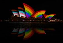 La ciudad australiana de Sídney acogió este domingo la feria LGTBI Mardi Gras, que incluye conciertos y gastronomía, dentro de los actos del WorldPride que este año se celebra en Australia.