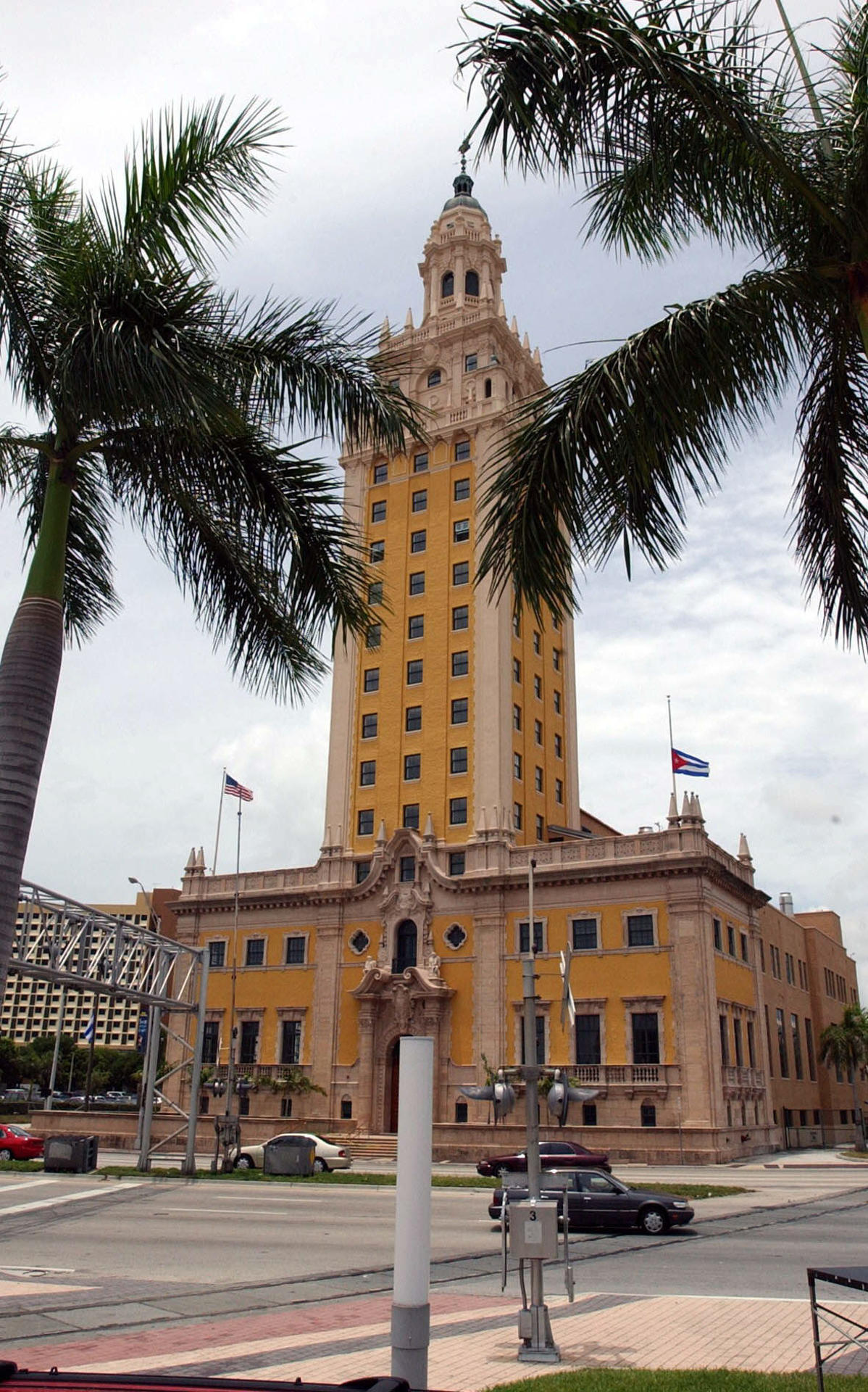 La ic&oacute;nica Torre de la Libertad de Miami se acicala para su centenario