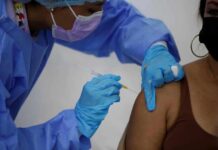 La Organización Mundial de la Salud (OMS) se hizo eco de recientes estudios según los cuales la vacunación contra la covid-19 podría estar asociada con una menor probabilidad de sufrir ataques al corazón y otros problemas cardiovasculares entre las personas infectadas con el coronavirus.