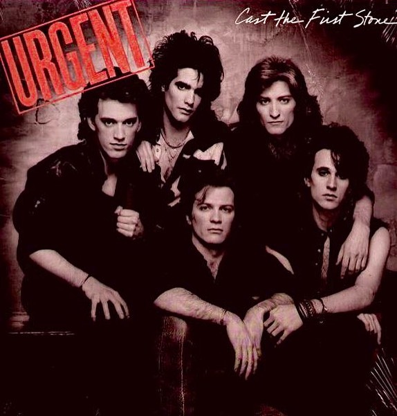 Vazquez fue guitarrista en bandas de rock como &ldquo;Urgent&rdquo; antes de comenzar su carrera actoral.