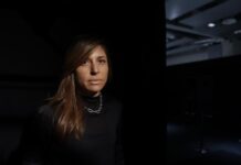 La diseñadora mexicana Lorena Saravia defiende una moda con artesanía local