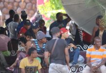 Dos nuevos proyectos de ley de Florida "restringen severamente" a inmigrantes inmigrantes