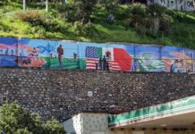 Mural en la frontera celebra bicentenario de relaciones entre México y EE.UU. mural bicentenario durante la ceremonia de develación
