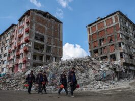 Médicos turcos creen que mortalidad por sísmos es 50 % mayor que la oficial sismo en Turquia