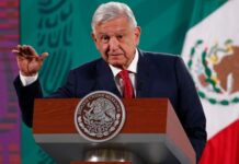 El presidente mexicano, Andrés Manuel López Obrador, reconoció este jueves que en México sí se produce fentanilo y que constantemente se destruyen laboratorios que fabrican este opioide, después de haberlo negado en repetidas ocasiones en la última semana.