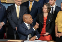 Nueva York expande su definición de víctima de violencia doméstica El alcalde de la ciudad de Nueva York, Eric Adams, firmó una ley para ampliar la definición de víctima de violencia doméstica. (Foto Ed Reed/Mayoral Photography Office)