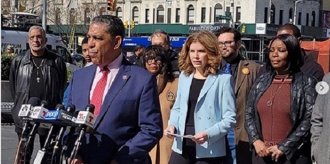 Adriano Espaillat.