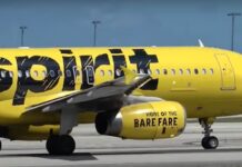 EE.UU. denuncia la compra de la aerolínea Spirit por JetBlue para frenarla El Departamento de Justicia de Estados Unidos presentó este martes una demanda antimonopolio para tratar de bloquear la compra de la aerolínea de bajo coste Spirit por parte de la también compañía aérea JetBlue.