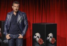 El español Antonio Banderas participa en la producción de una versión en castellano de "El fantasma de la ópera", a través de la empresa con la que adapta al público hispano trabajos del músico británico Andrew Lloyd Weber.