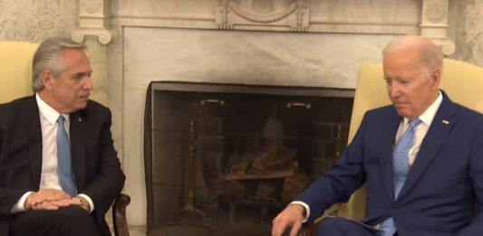 El presidente de Argentina, Alberto Fernández, pidió este miércoles a su homólogo de Estados Unidos, Joe Biden, que siga apoyándolo en las negociaciones con el Fondo Monetario Internacional (FMI).