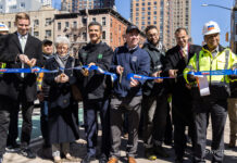 La ciudad de Nueva York anuncia importantes mejoras a lo largo de la Novena Avenida en Midtown Corte de cinta celebra la finalización de la mejora de $231 millones en el sistema de distribución de agua; reconstrucción de carreteras desde West 59th hasta 50th Streets.