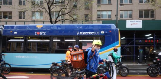 Nuevo plan regula el uso de baterías de bicicleta en Nueva York, como medida para evitar los numerosos incendios provocados por la explocion de estos implementos en viviendas y negocios de barrios populares de la ciudad.