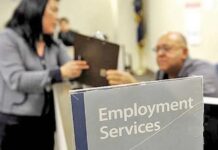 La Reserva Federal estadounidense (Fed) señaló este miércoles que cada vez menos empresas en el país ofrecen la opción de teletrabajar a sus empleados, apuntando a una menor flexibilidad por parte de las compañías a medida que se suaviza poco a poco la fortaleza del mercado laboral.