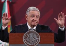 López Obrador niega que su reforma electoral "Plan B" afecte la democracia