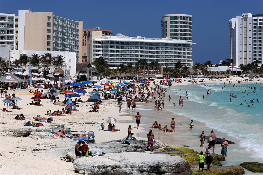 En la etapa más intensa la zona norte de Quintana Roo, principalmente Cancún, recibía entre 100.000 y 120.000 estudiantes cada año