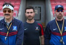El elenco de "Ted Lasso" hace equipo con Biden para promover la salud mental El elenco de "Ted Lasso", una comedia sobre el mundo del fútbol, ha hecho equipo con el presidente estadounidense, Joe Biden, para promover el acceso a la atención de salud mental y acabar con el estigma sobre quienes sufren esas enfermedades.