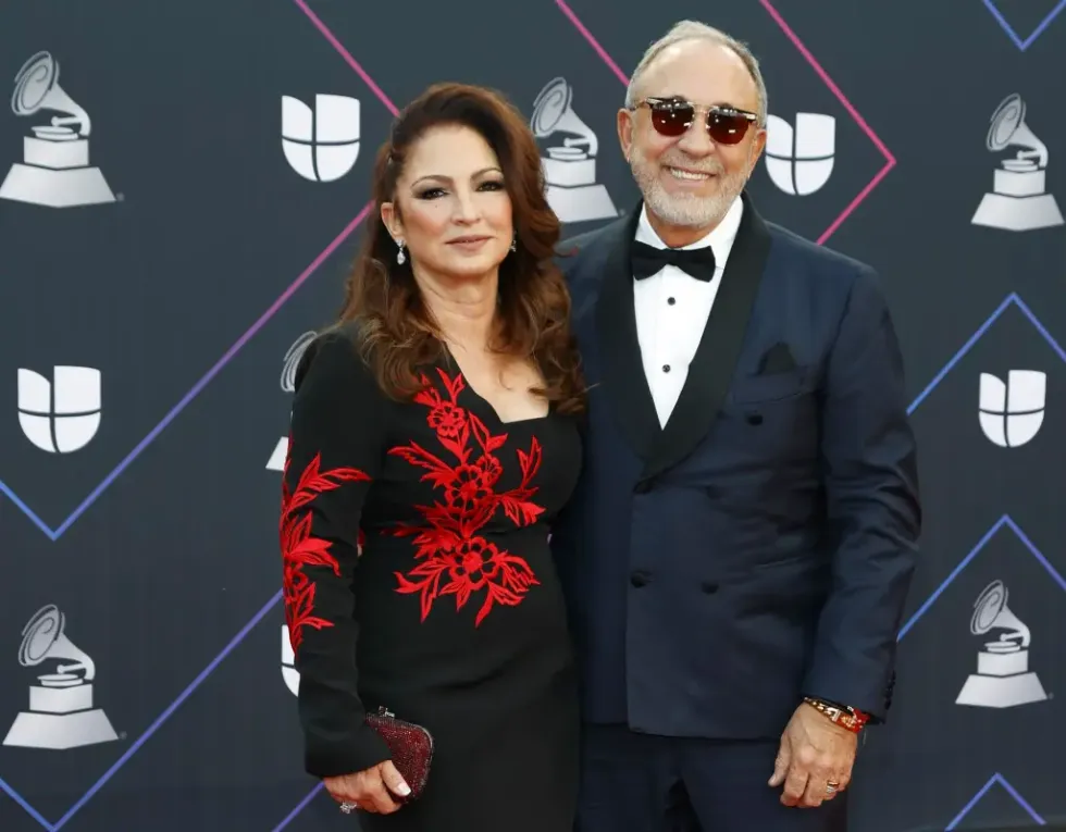 Emilio Estefan El renombrado productor Emilio Estefan celebró sus siete décadas de vida con una fiesta de temática disco en una discoteca en Miami, Florida (EE.UU.), y acompañado de su esposa Gloria Estefan, familiares y celebridades como el actor Andy García, Gloria Gaynor y la presentadora Cristina Saralegui, entre otros.