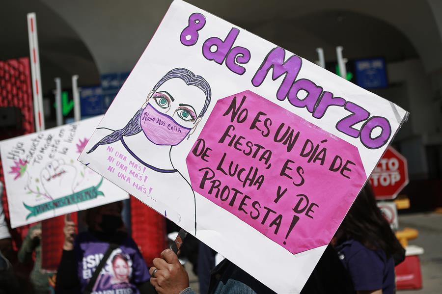 Familiares e integrantes del colectivo Red Mesa de Mujeres realizaron una protesta (3)