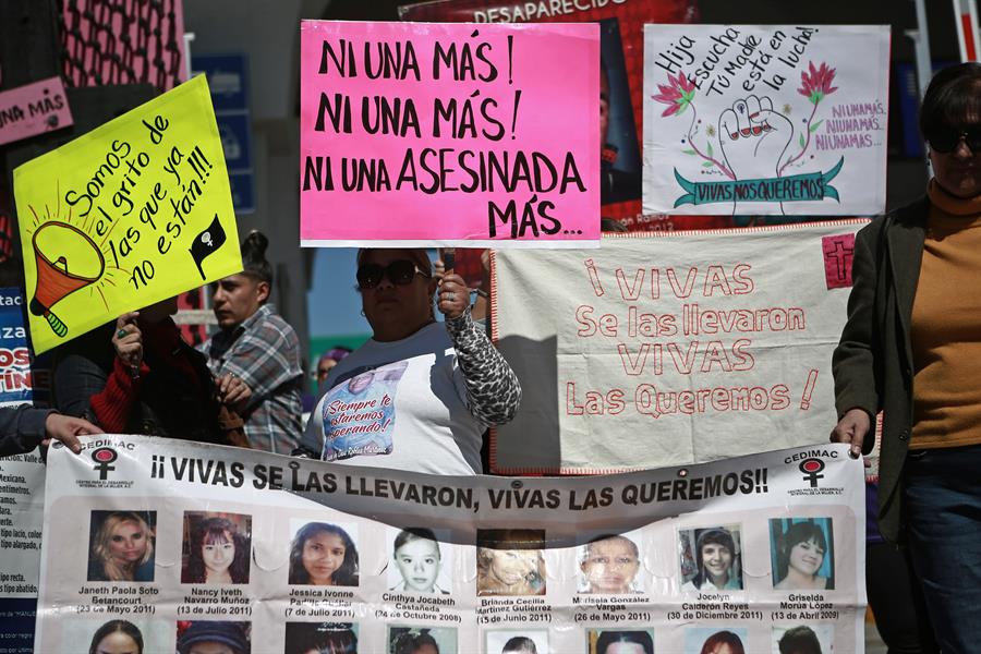 Familiares e integrantes del colectivo Red Mesa de Mujeres realizaron una protesta (3)
