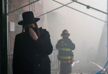 Dos menores y tres adultos muertos en un fuego en Nueva York Dos menores de 18 años y tres adultos resultaron muertos en un fuego en su vivienda en Nueva York, en el que otras cinco personas resultaron heridas.