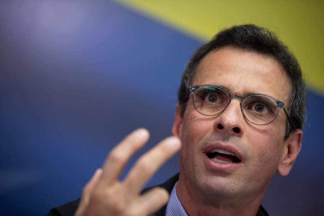 El precandidato presidencial Henrique Capriles aseguró este lunes que el jefe de Estado de Venezuela, Nicolás Maduro, apostará por la abstención y división de la oposición en las elecciones de 2024, por lo que llamó a líderes del antichavismo a 