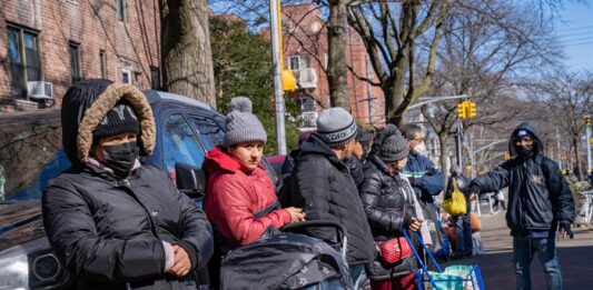La ciudad de Nueva York anunció este lunes que va a abrir dos nuevos centros de emergencia para acoger a demandantes de asilo llegados a la ciudad -en su mayoría venezolanos- y que compensarán el cierre ya previsto de un albergue temporal que había sido instalado en una terminal de cruceros.